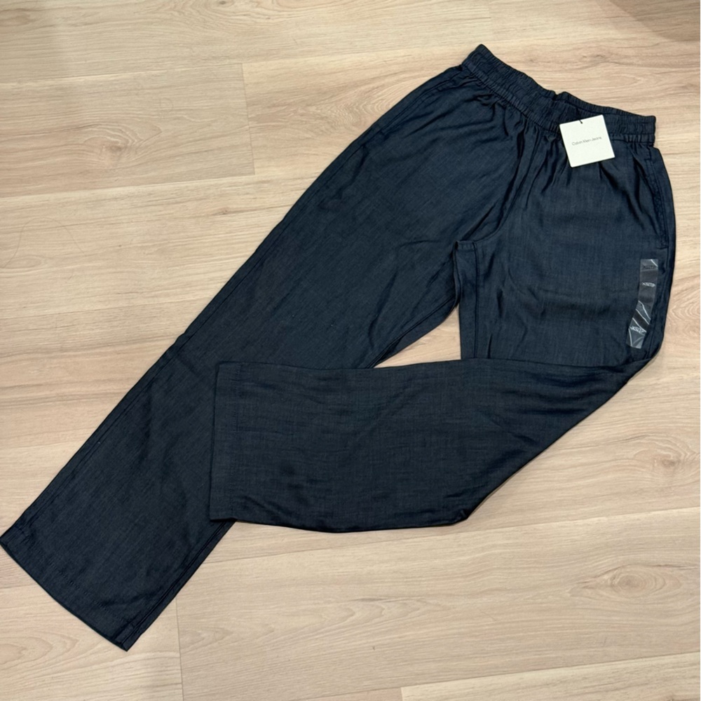 NWT Calvin Klein Women Relaxed Denim Pull-On Jeans